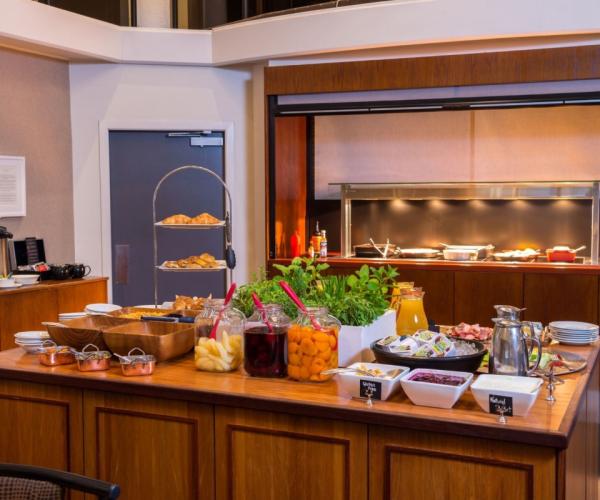 City Dining and Bar West Plaza Hotel